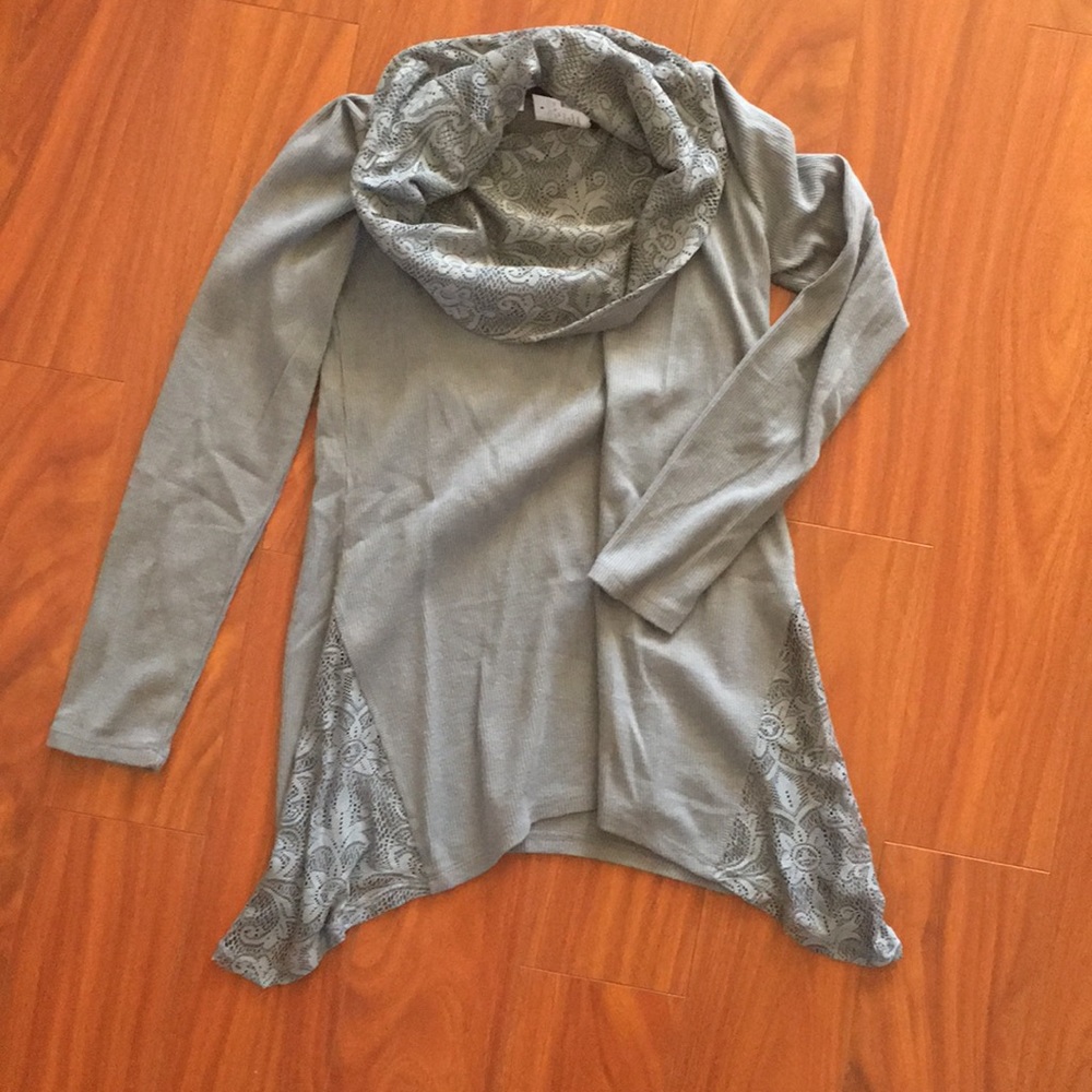 Women’s gray lace cowl neck tunic